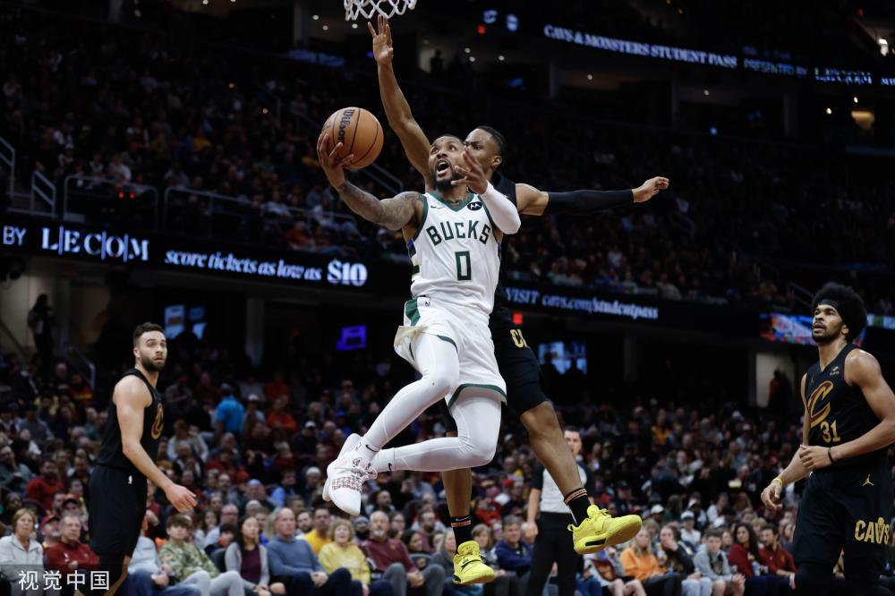 方面表现出 方面表现出